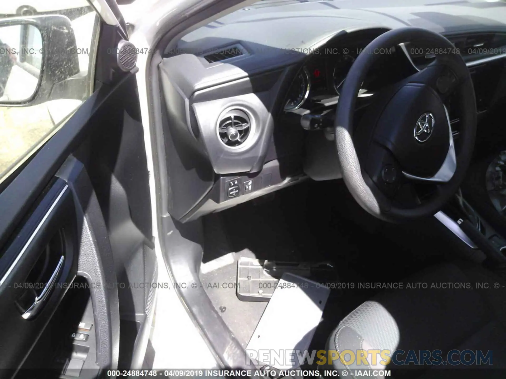5 Photograph of a damaged car 5YFBURHE1KP872875 TOYOTA COROLLA 2019