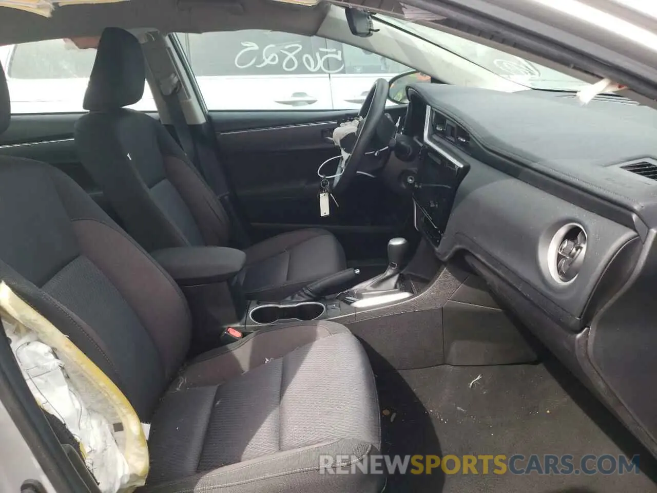 5 Photograph of a damaged car 5YFBURHE1KP878739 TOYOTA COROLLA 2019