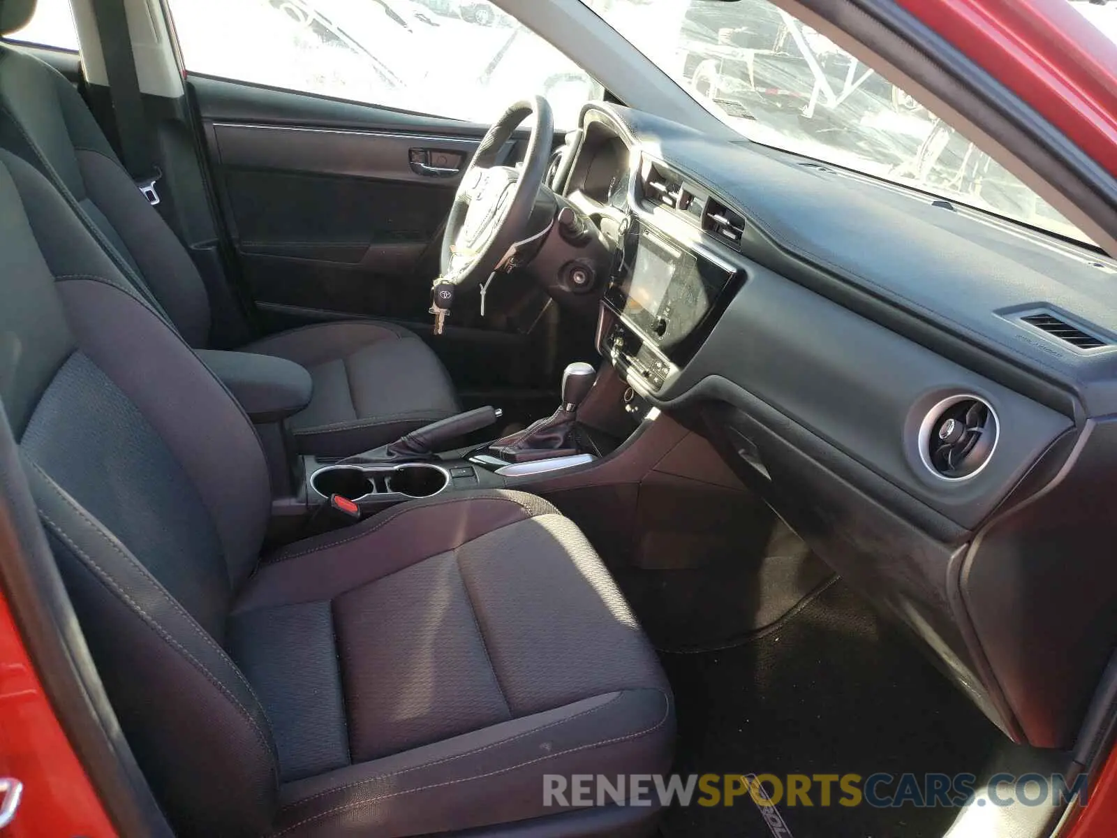 5 Photograph of a damaged car 5YFBURHE1KP884783 TOYOTA COROLLA 2019