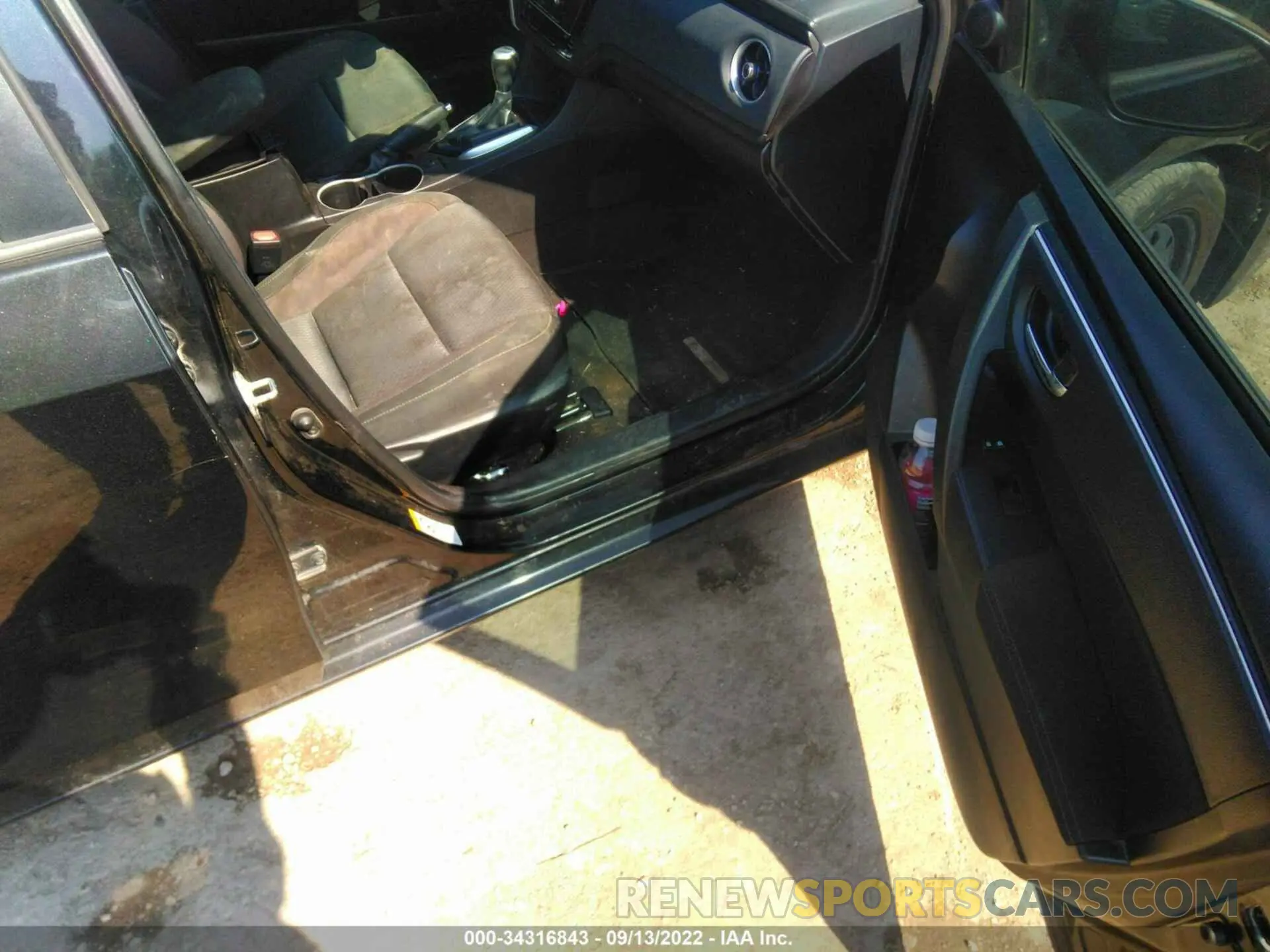 5 Photograph of a damaged car 5YFBURHE1KP885111 TOYOTA COROLLA 2019