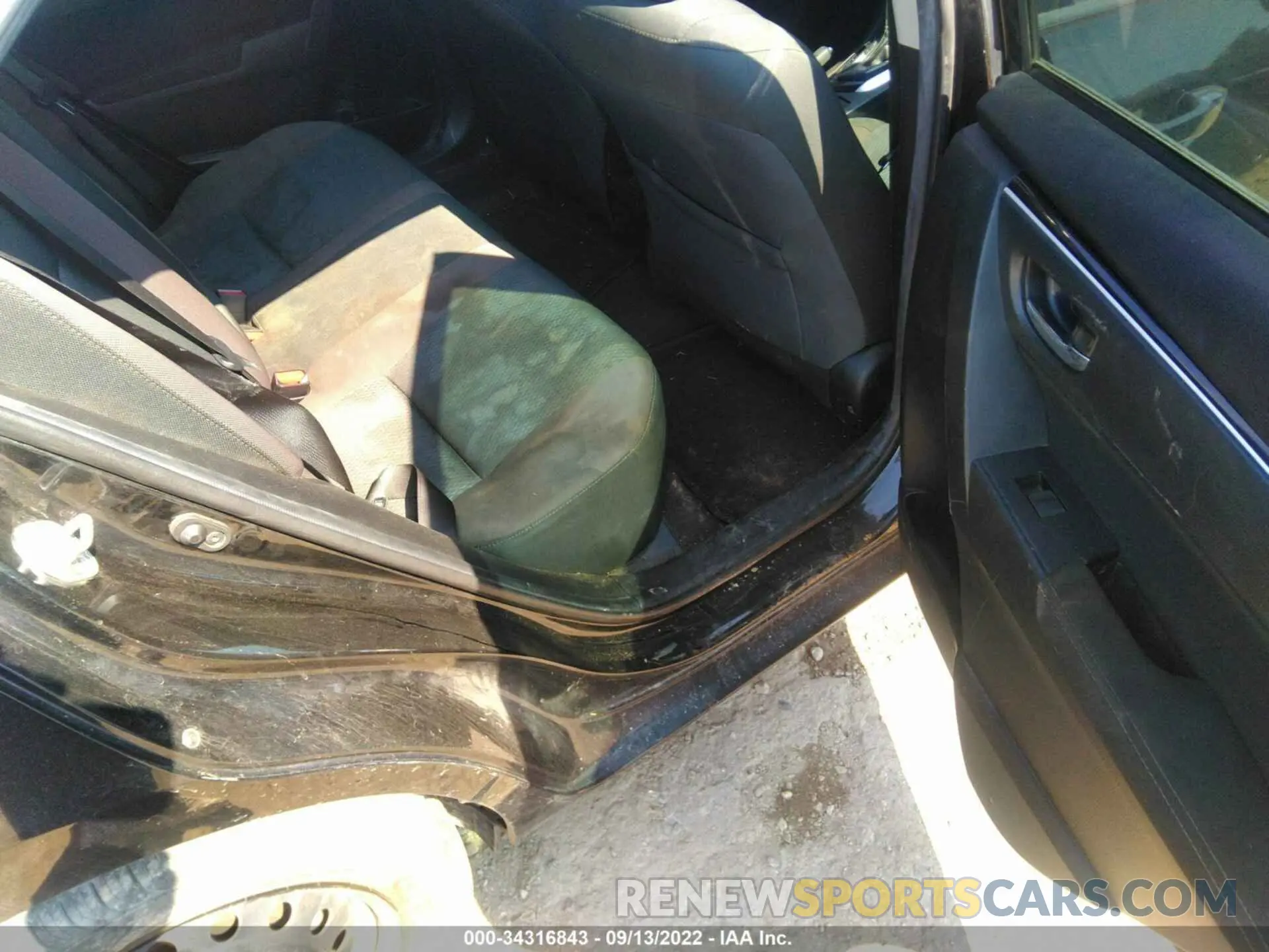 8 Photograph of a damaged car 5YFBURHE1KP885111 TOYOTA COROLLA 2019