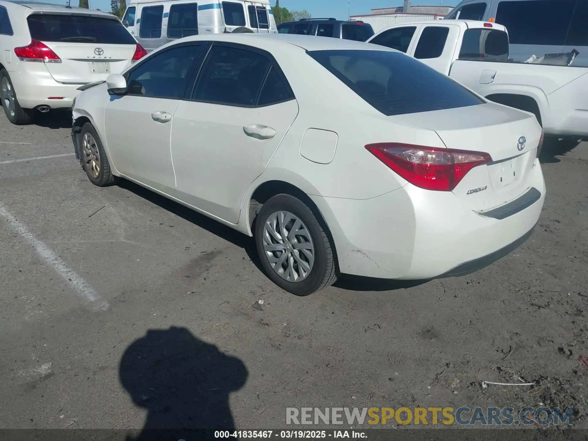 3 Photograph of a damaged car 5YFBURHE1KP898179 TOYOTA COROLLA 2019