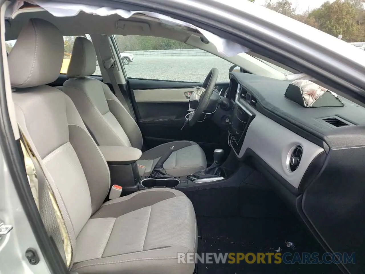 5 Photograph of a damaged car 5YFBURHE1KP903798 TOYOTA COROLLA 2019