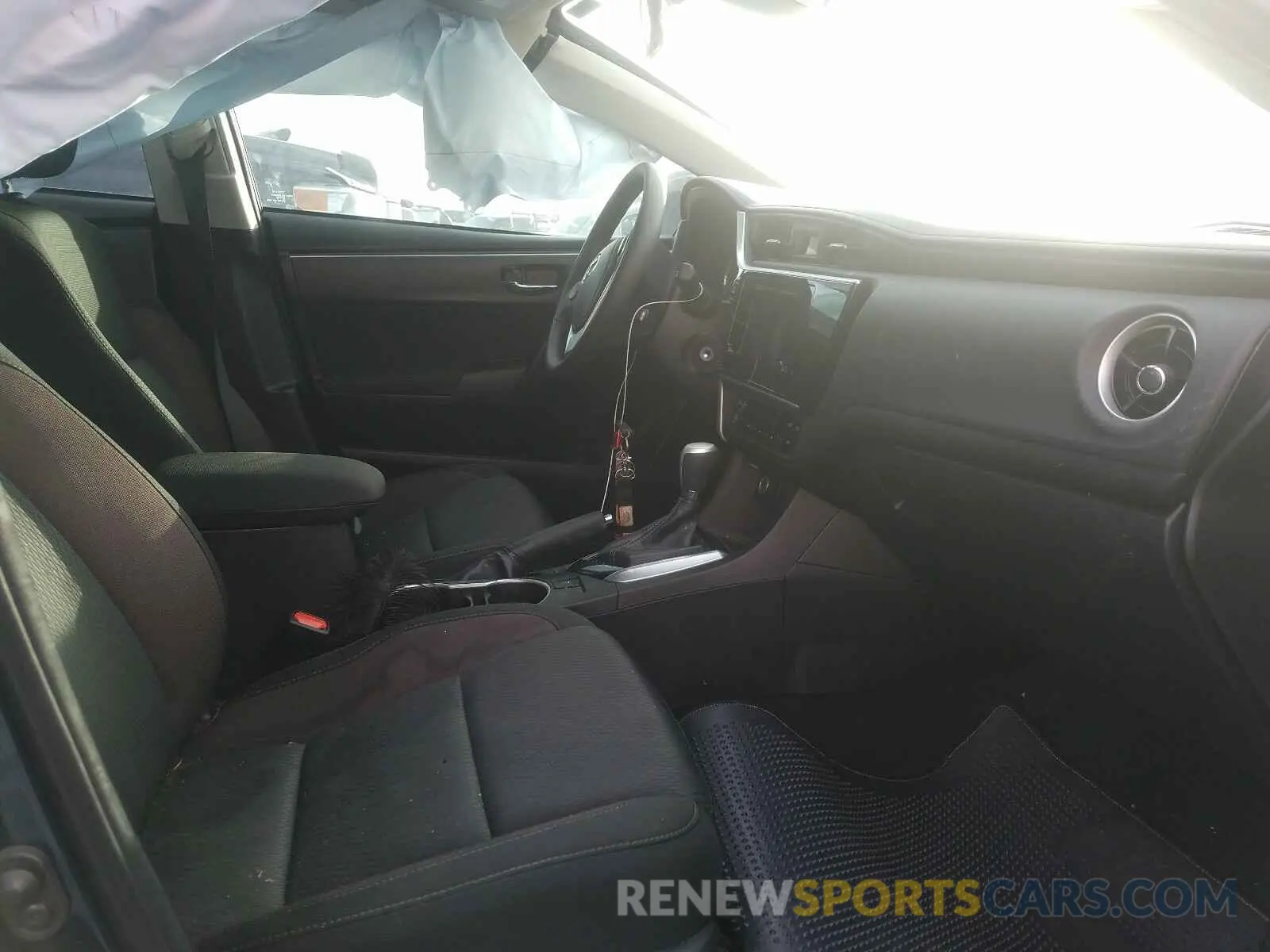 5 Photograph of a damaged car 5YFBURHE1KP904580 TOYOTA COROLLA 2019
