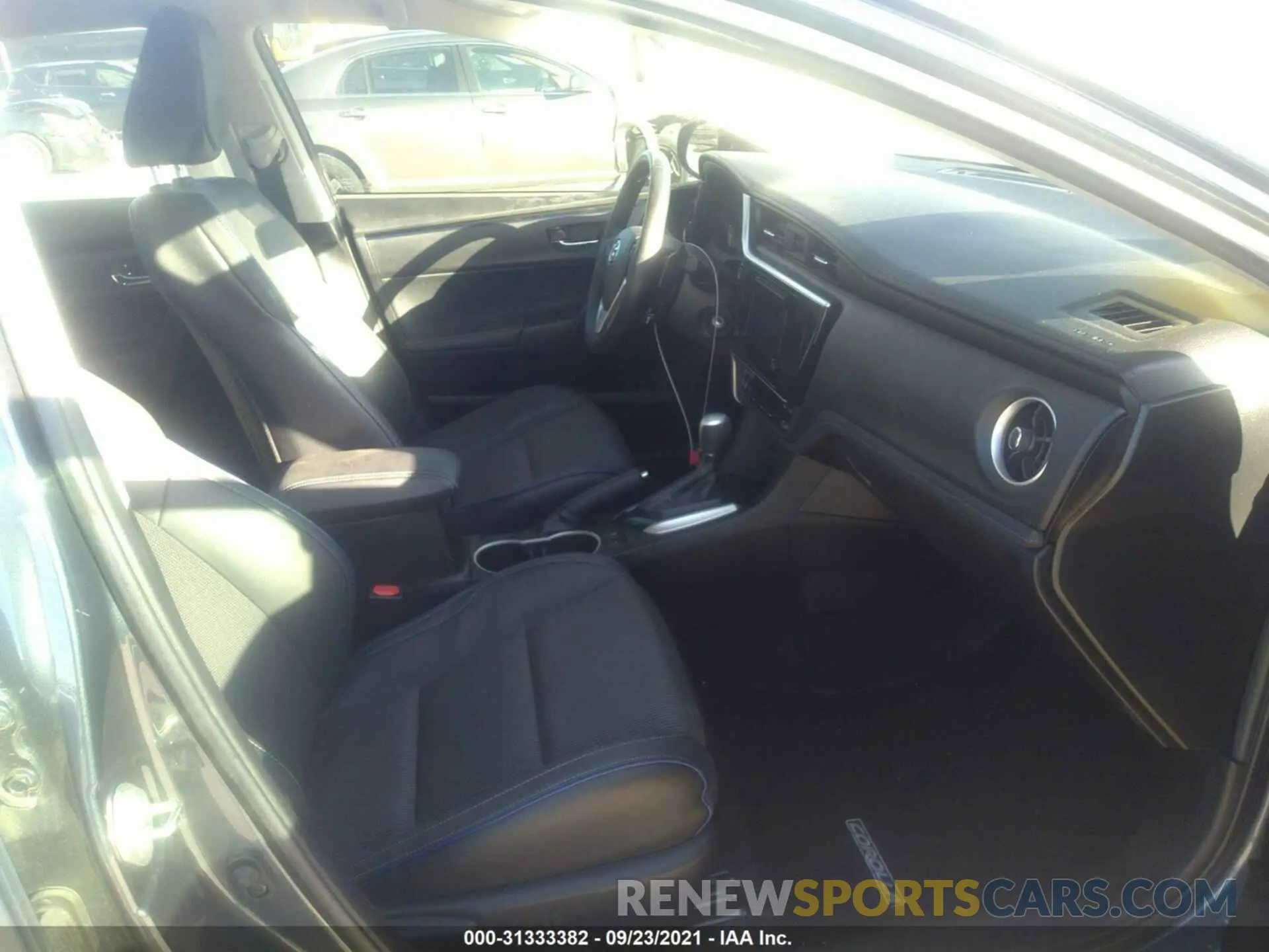 5 Photograph of a damaged car 5YFBURHE1KP915935 TOYOTA COROLLA 2019