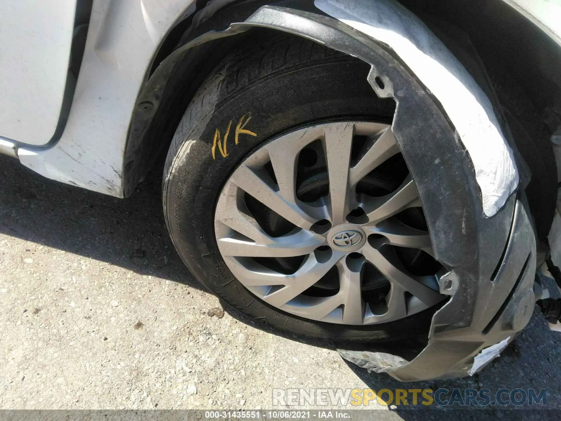 14 Photograph of a damaged car 5YFBURHE1KP923761 TOYOTA COROLLA 2019