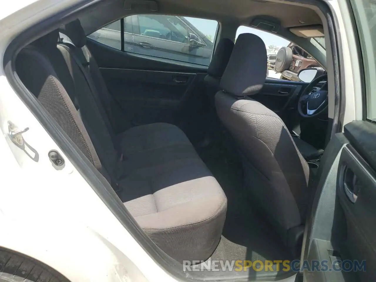10 Фотография поврежденного автомобиля 5YFBURHE1KP931679 TOYOTA COROLLA 2019