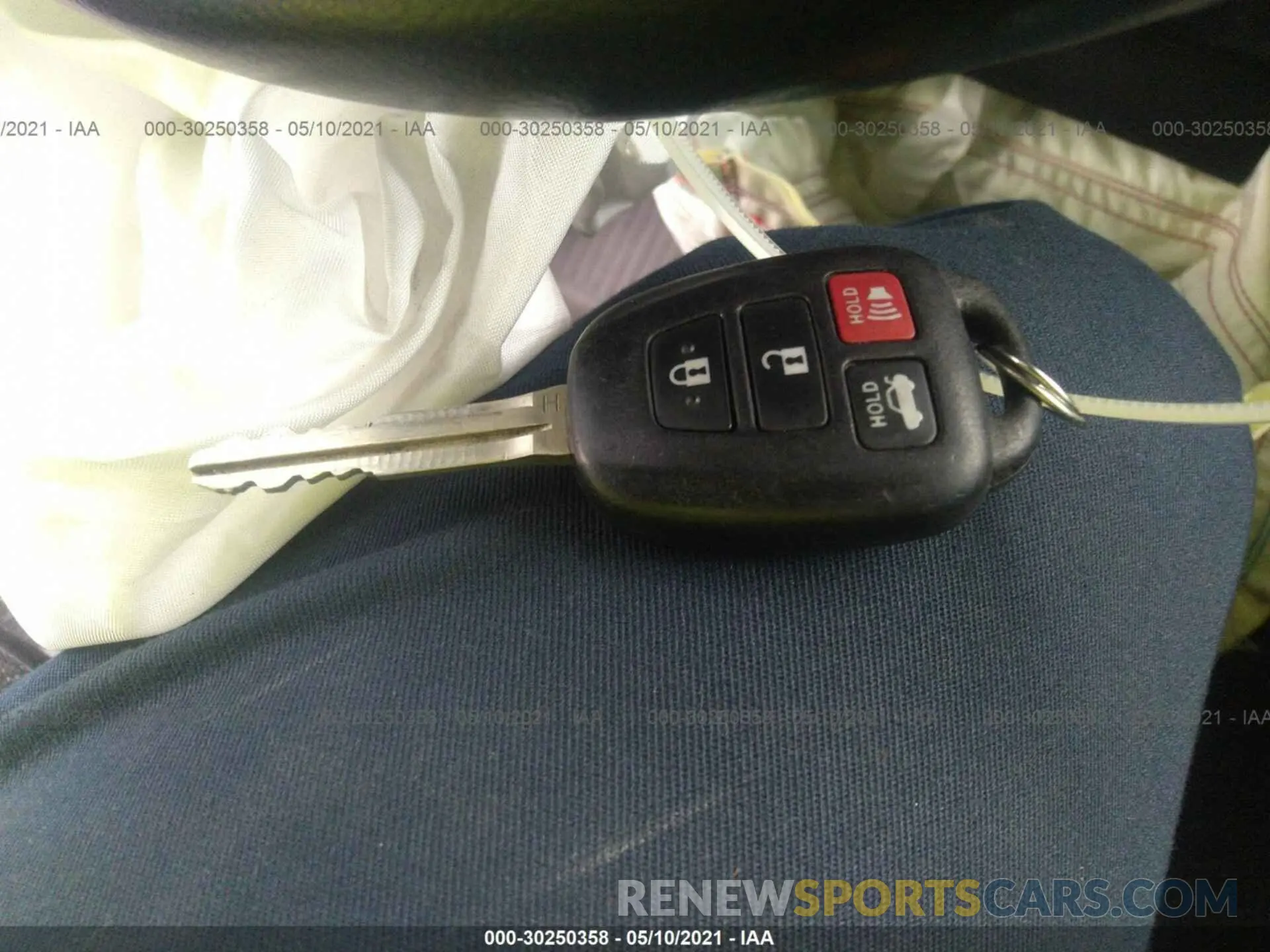 11 Photograph of a damaged car 5YFBURHE1KP934565 TOYOTA COROLLA 2019