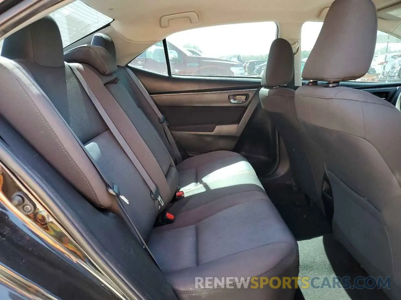 10 Photograph of a damaged car 5YFBURHE1KP939118 TOYOTA COROLLA 2019