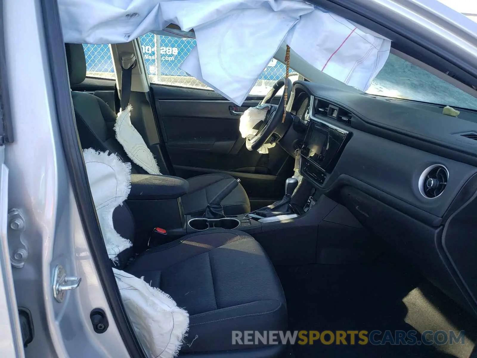 5 Photograph of a damaged car 5YFBURHE1KP939216 TOYOTA COROLLA 2019