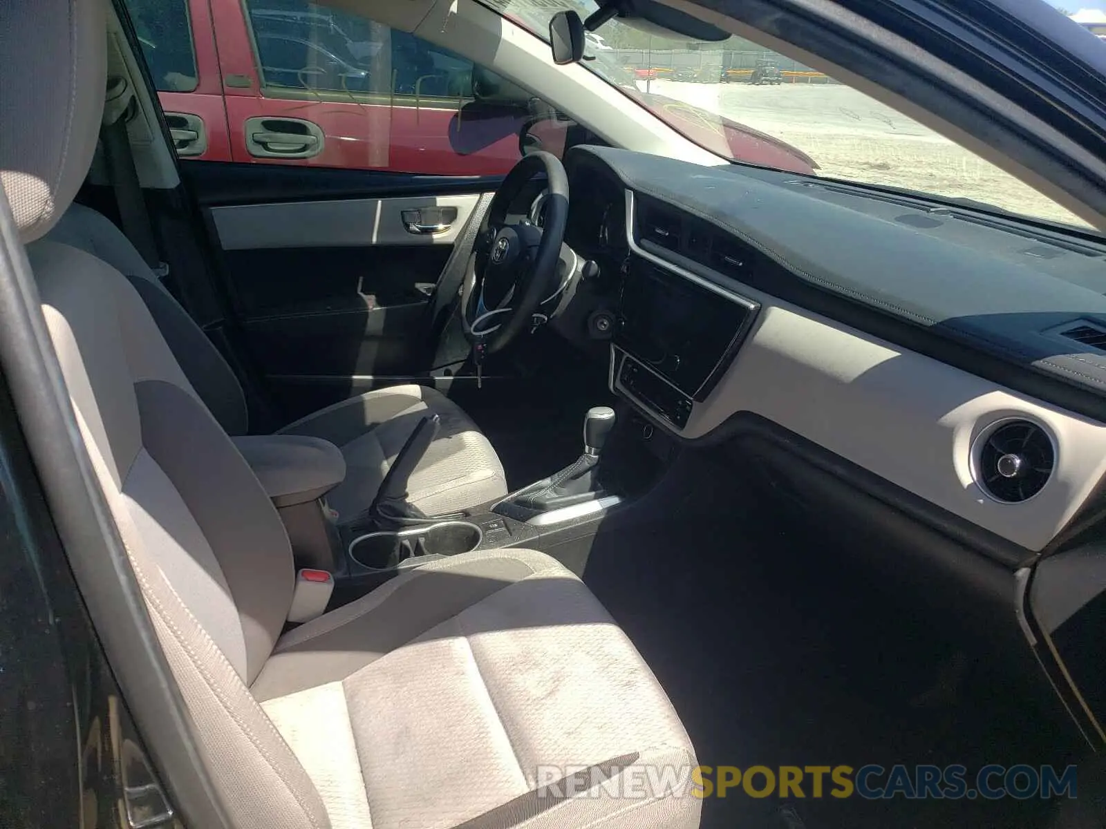 5 Photograph of a damaged car 5YFBURHE1KP940687 TOYOTA COROLLA 2019