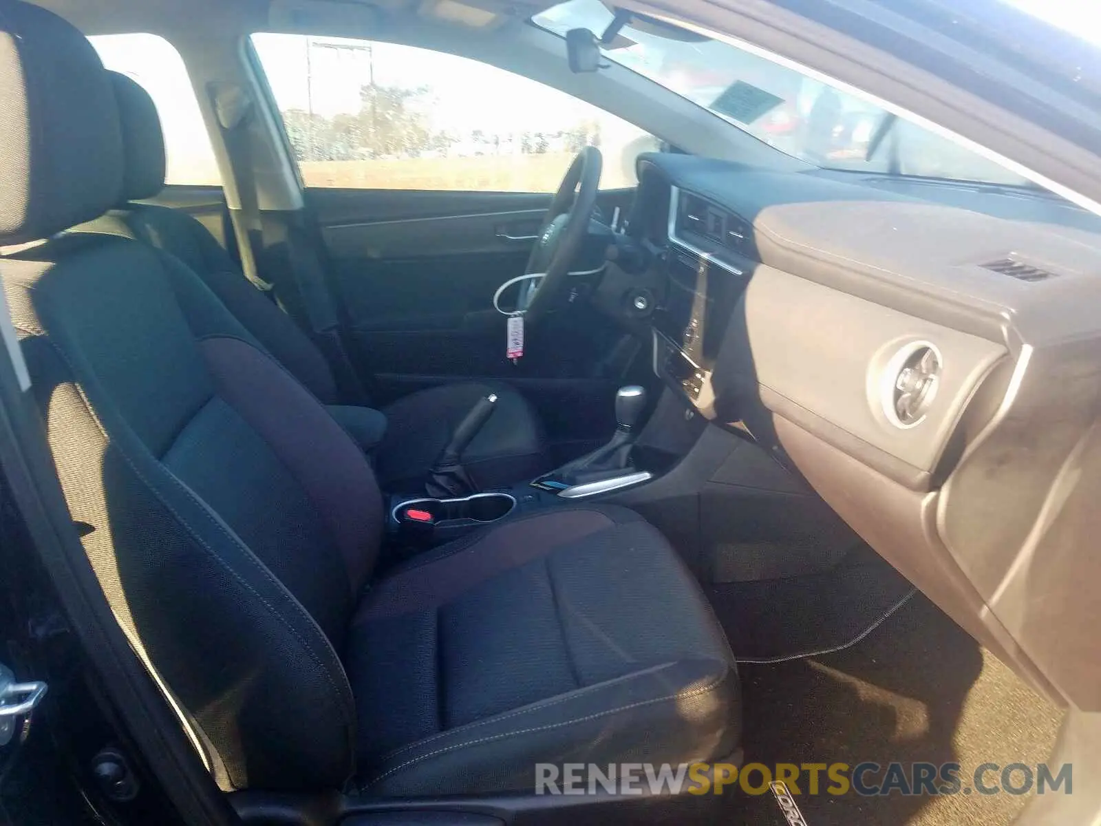 5 Photograph of a damaged car 5YFBURHE1KP941757 TOYOTA COROLLA 2019