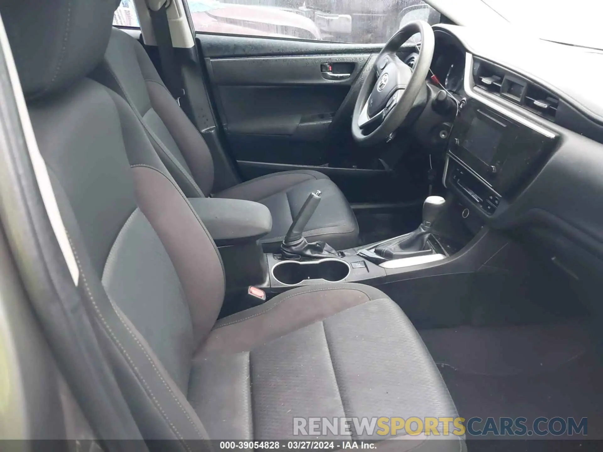 5 Photograph of a damaged car 5YFBURHE1KP946859 TOYOTA COROLLA 2019