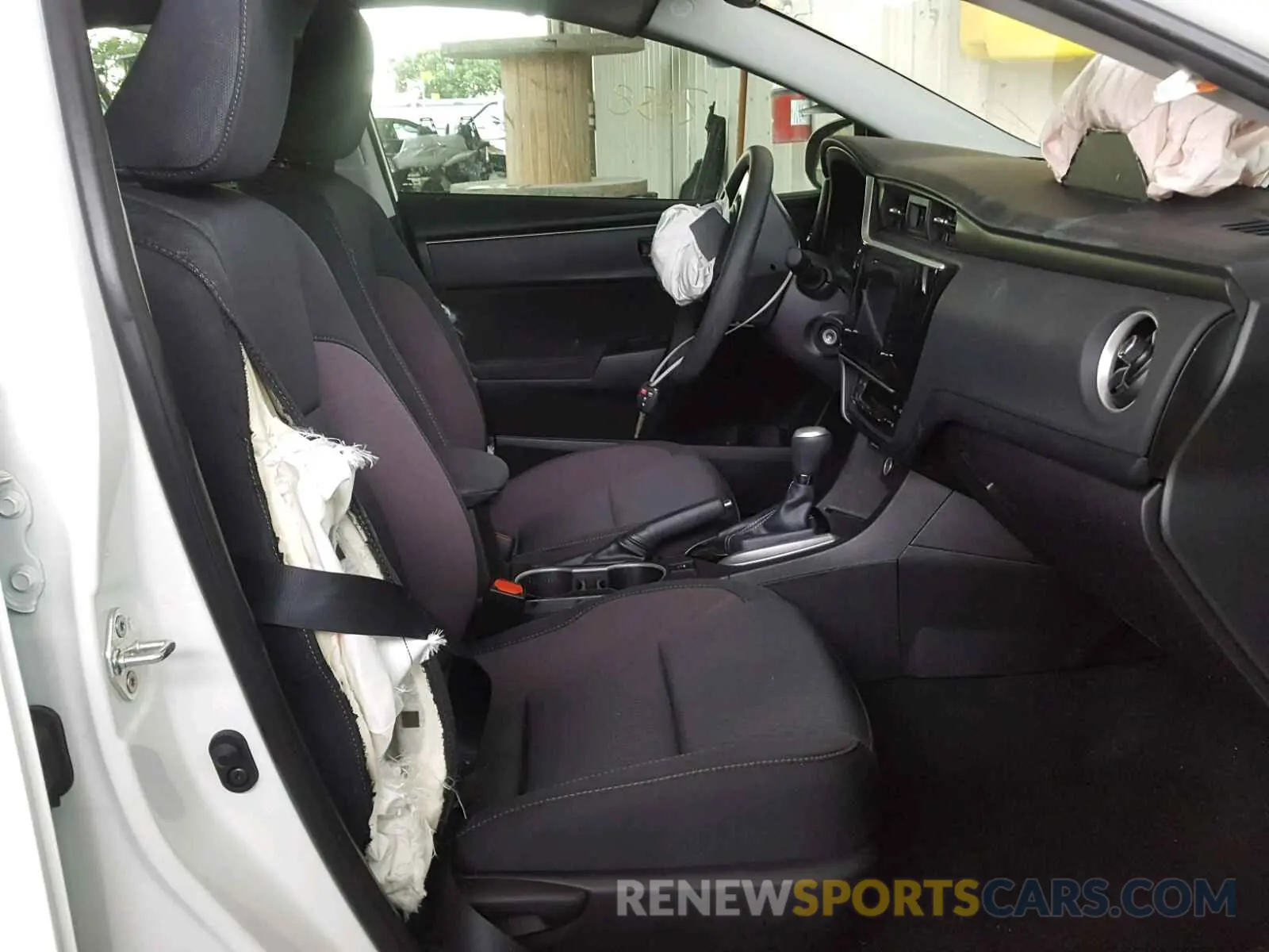 5 Photograph of a damaged car 5YFBURHE2KP863229 TOYOTA COROLLA 2019