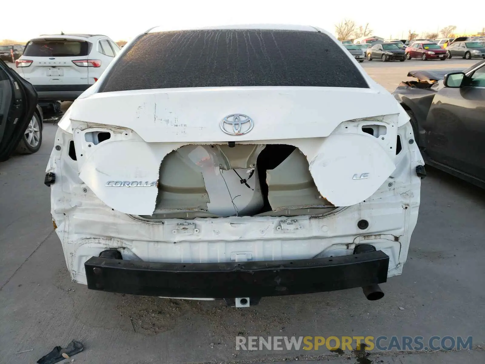 9 Photograph of a damaged car 5YFBURHE2KP864350 TOYOTA COROLLA 2019