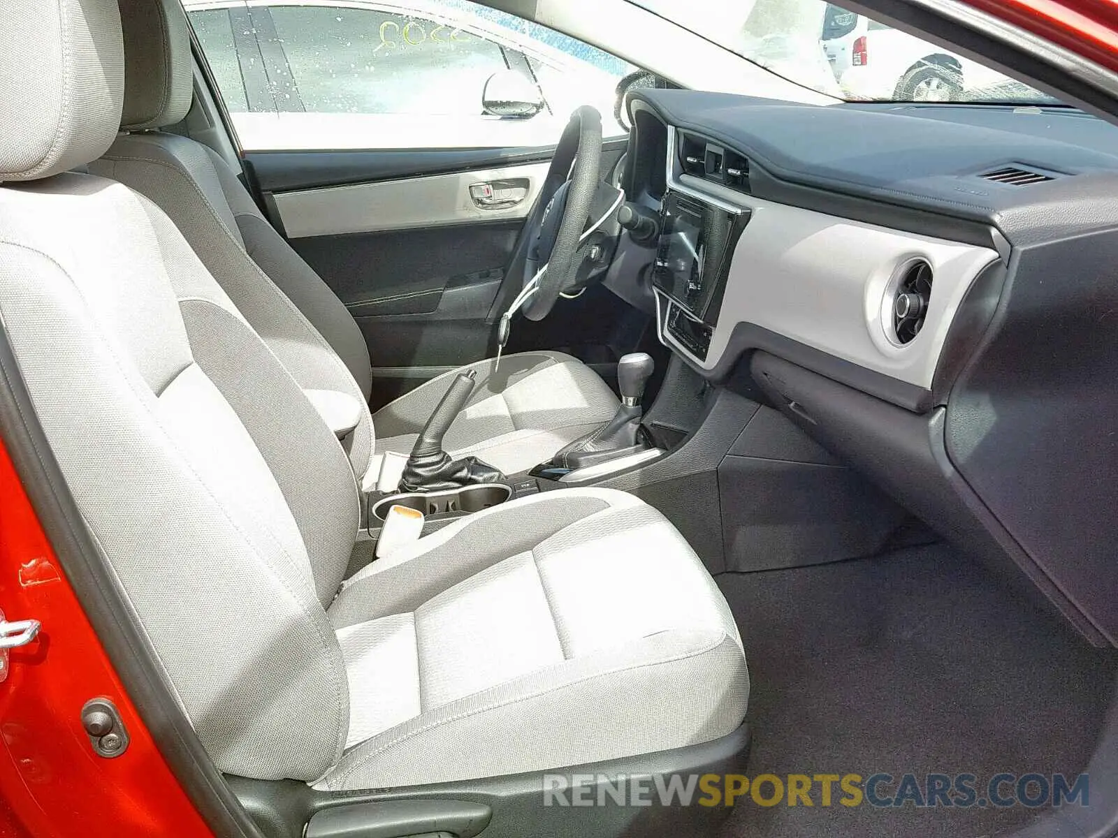 5 Photograph of a damaged car 5YFBURHE2KP878376 TOYOTA COROLLA 2019