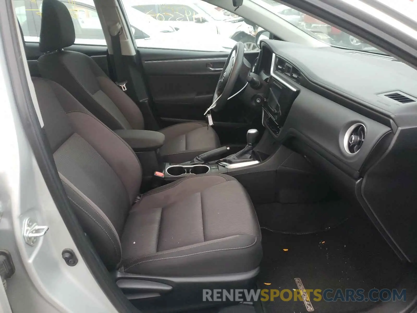 5 Photograph of a damaged car 5YFBURHE2KP885022 TOYOTA COROLLA 2019