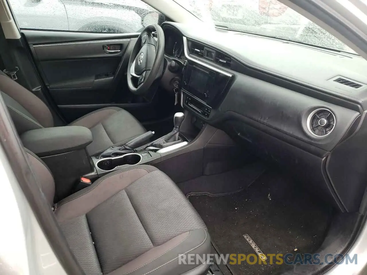 5 Photograph of a damaged car 5YFBURHE2KP887109 TOYOTA COROLLA 2019