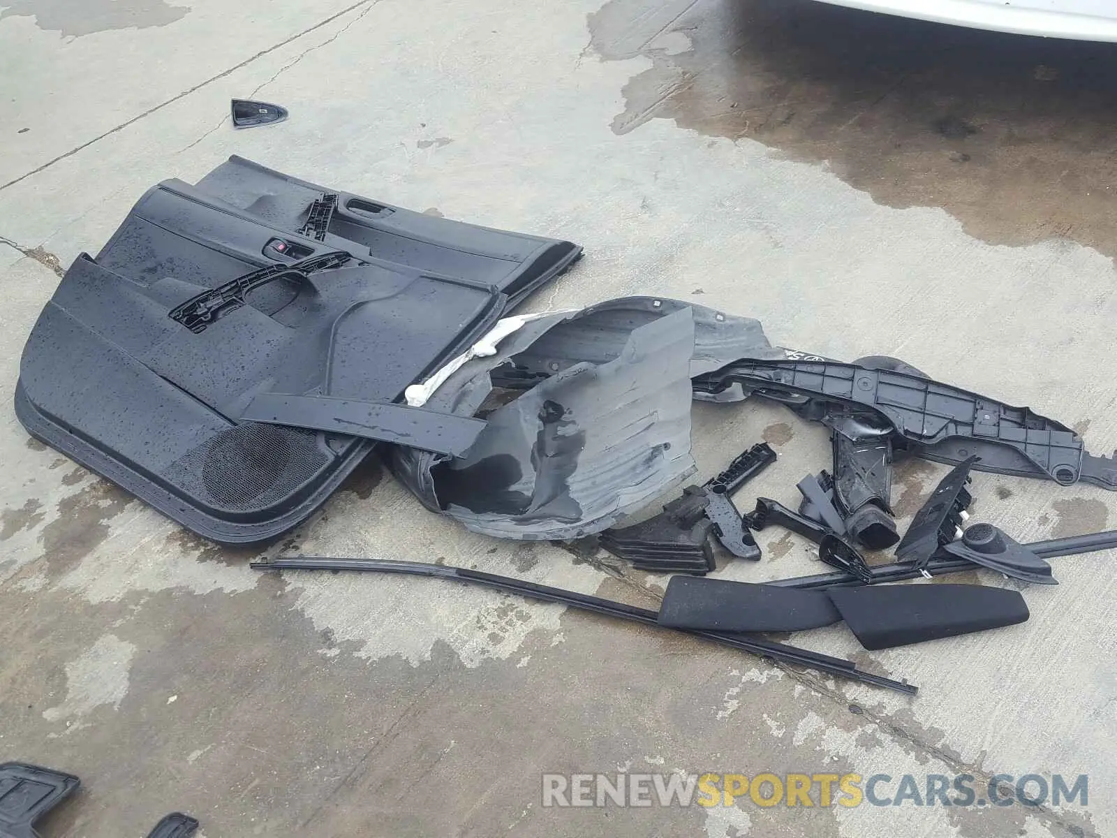 9 Photograph of a damaged car 5YFBURHE2KP907973 TOYOTA COROLLA 2019