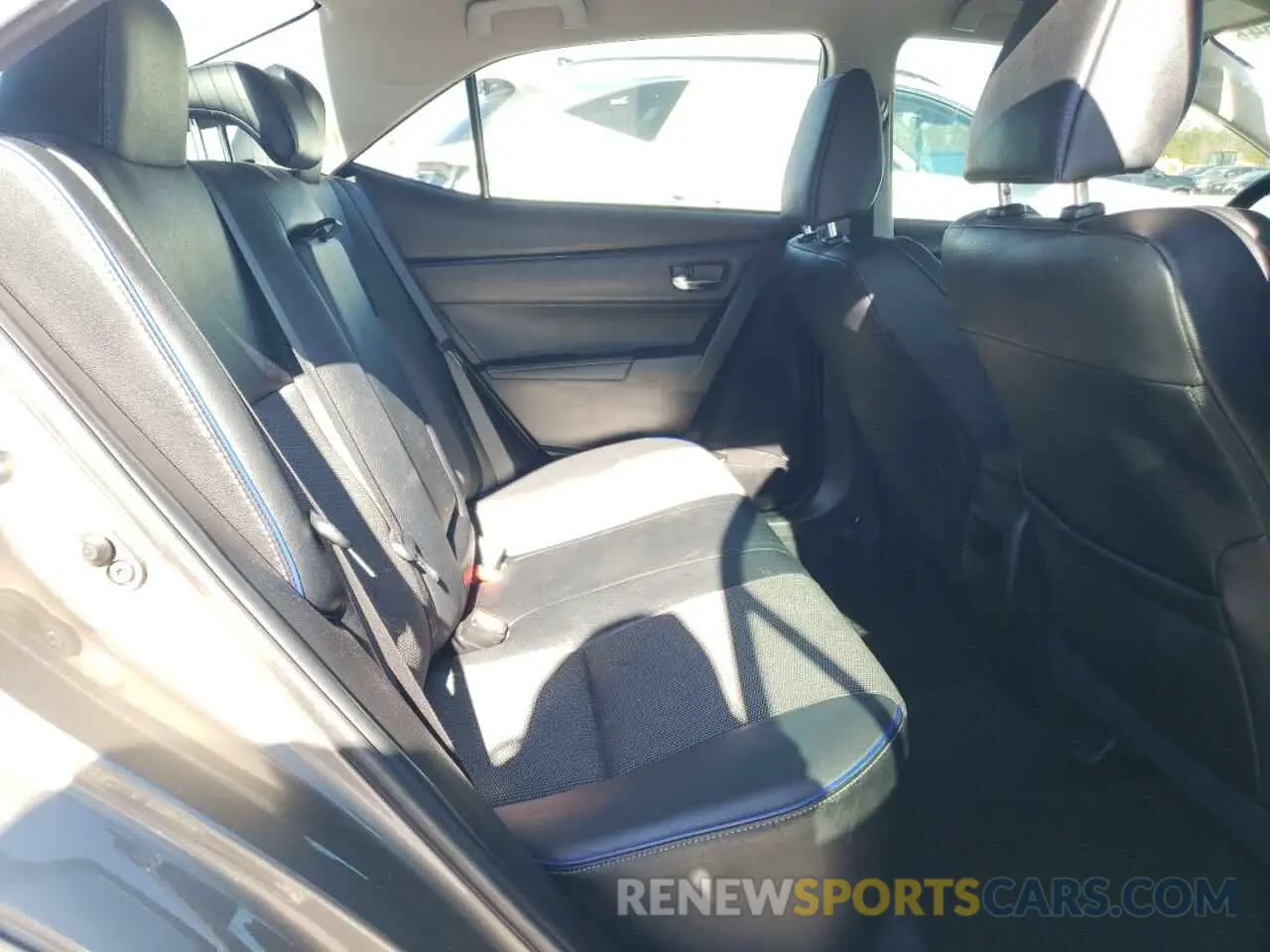 10 Photograph of a damaged car 5YFBURHE2KP909626 TOYOTA COROLLA 2019