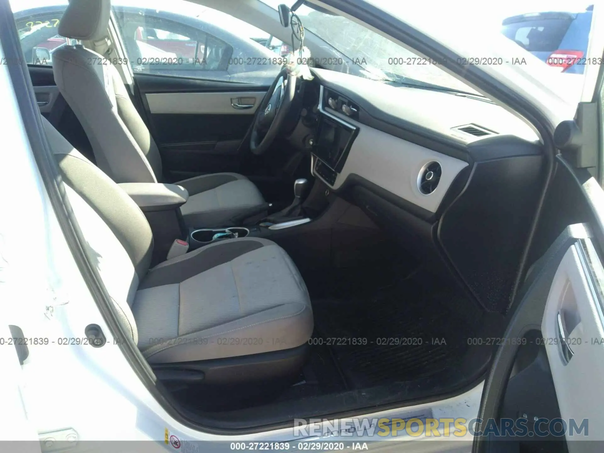 5 Photograph of a damaged car 5YFBURHE2KP912302 TOYOTA COROLLA 2019