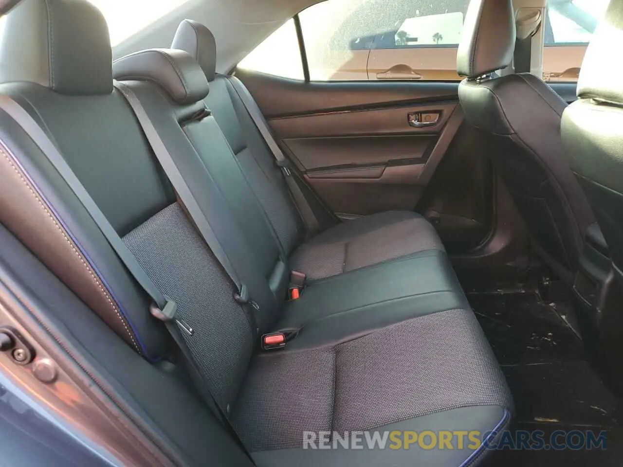 10 Photograph of a damaged car 5YFBURHE2KP924143 TOYOTA COROLLA 2019