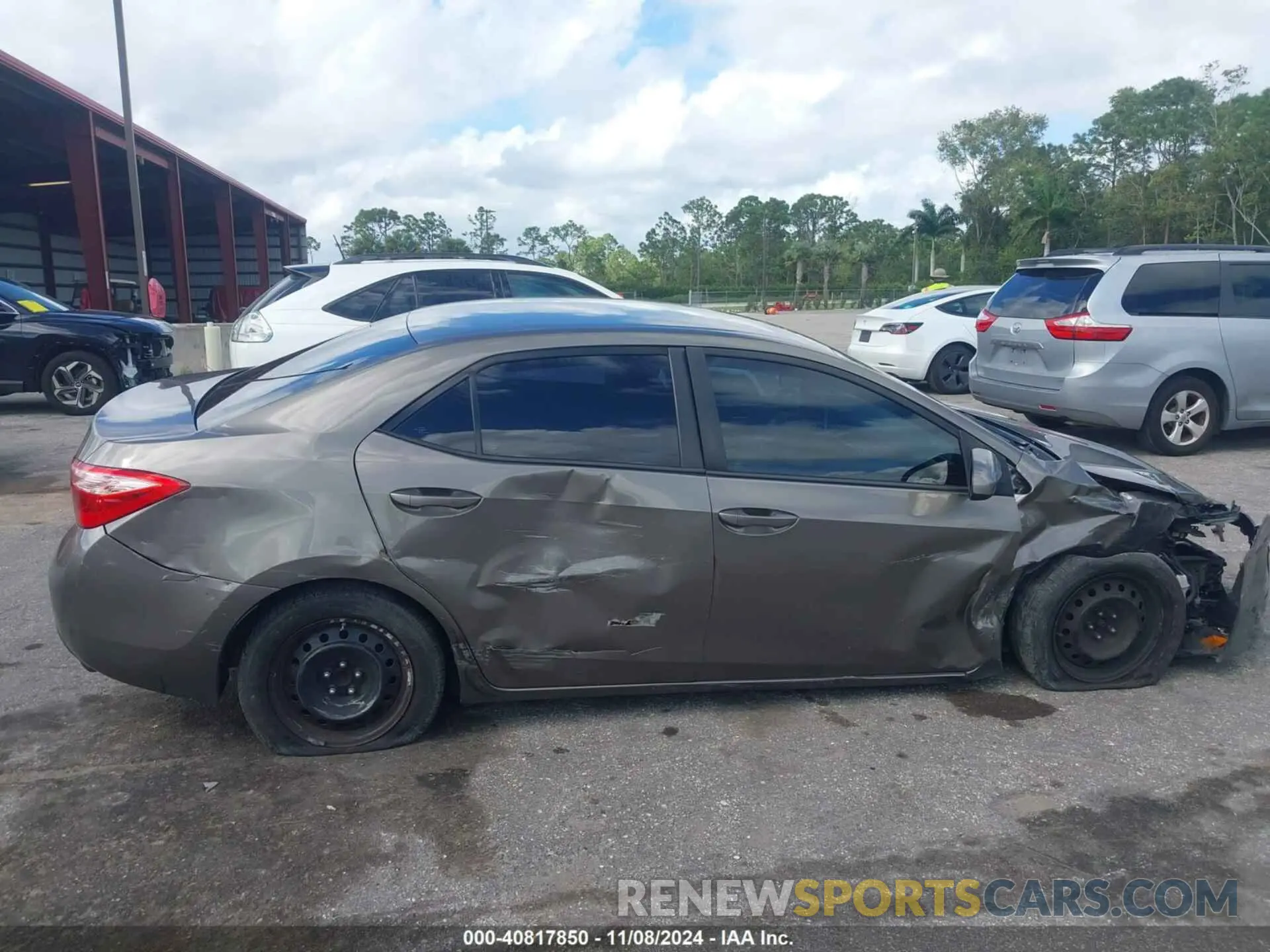 18 Photograph of a damaged car 5YFBURHE2KP928497 TOYOTA COROLLA 2019