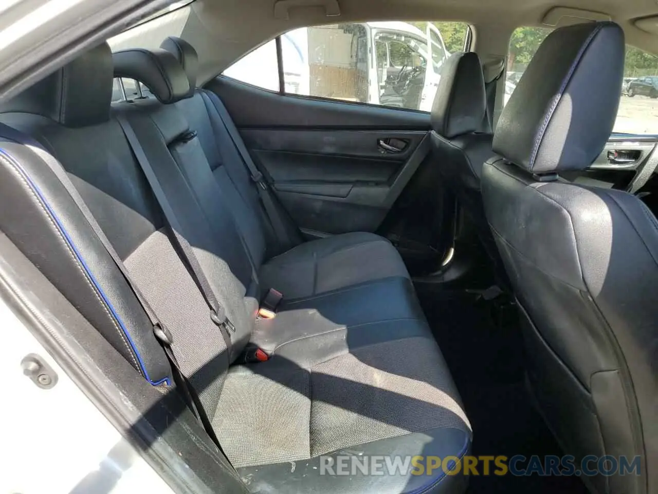 10 Photograph of a damaged car 5YFBURHE2KP939581 TOYOTA COROLLA 2019