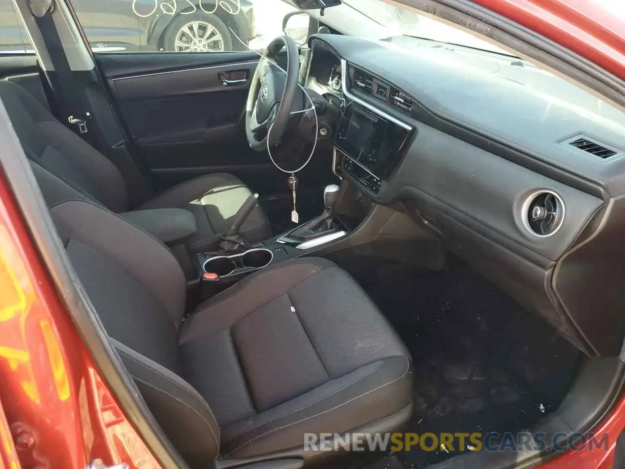 5 Photograph of a damaged car 5YFBURHE3KP861697 TOYOTA COROLLA 2019