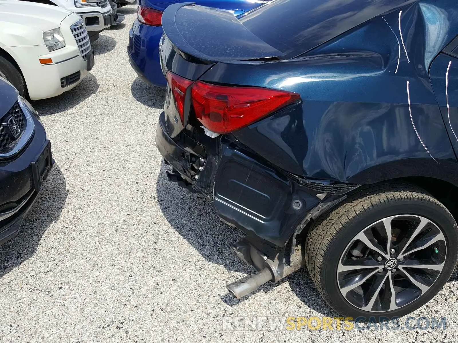 9 Photograph of a damaged car 5YFBURHE3KP863952 TOYOTA COROLLA 2019