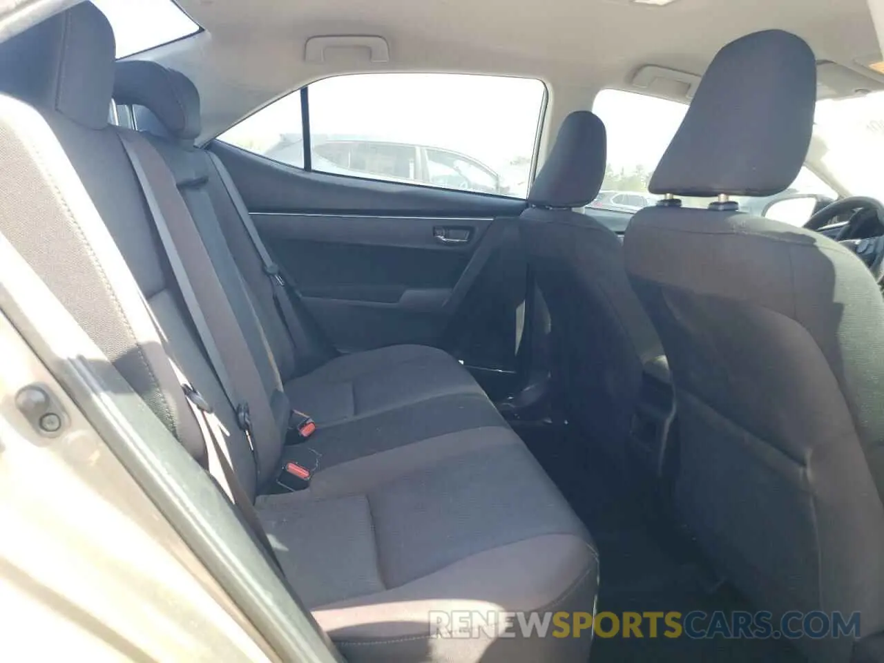10 Photograph of a damaged car 5YFBURHE3KP868620 TOYOTA COROLLA 2019