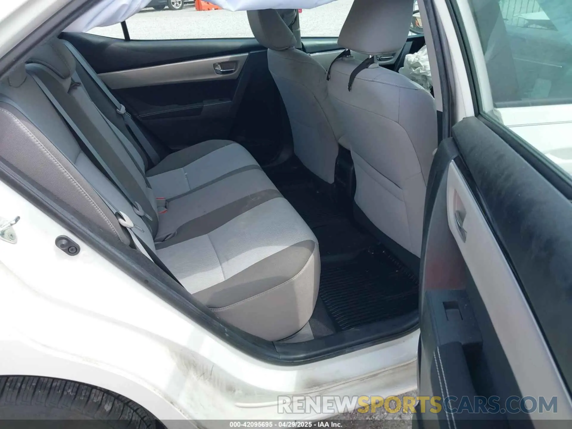 8 Photograph of a damaged car 5YFBURHE3KP891122 TOYOTA COROLLA 2019