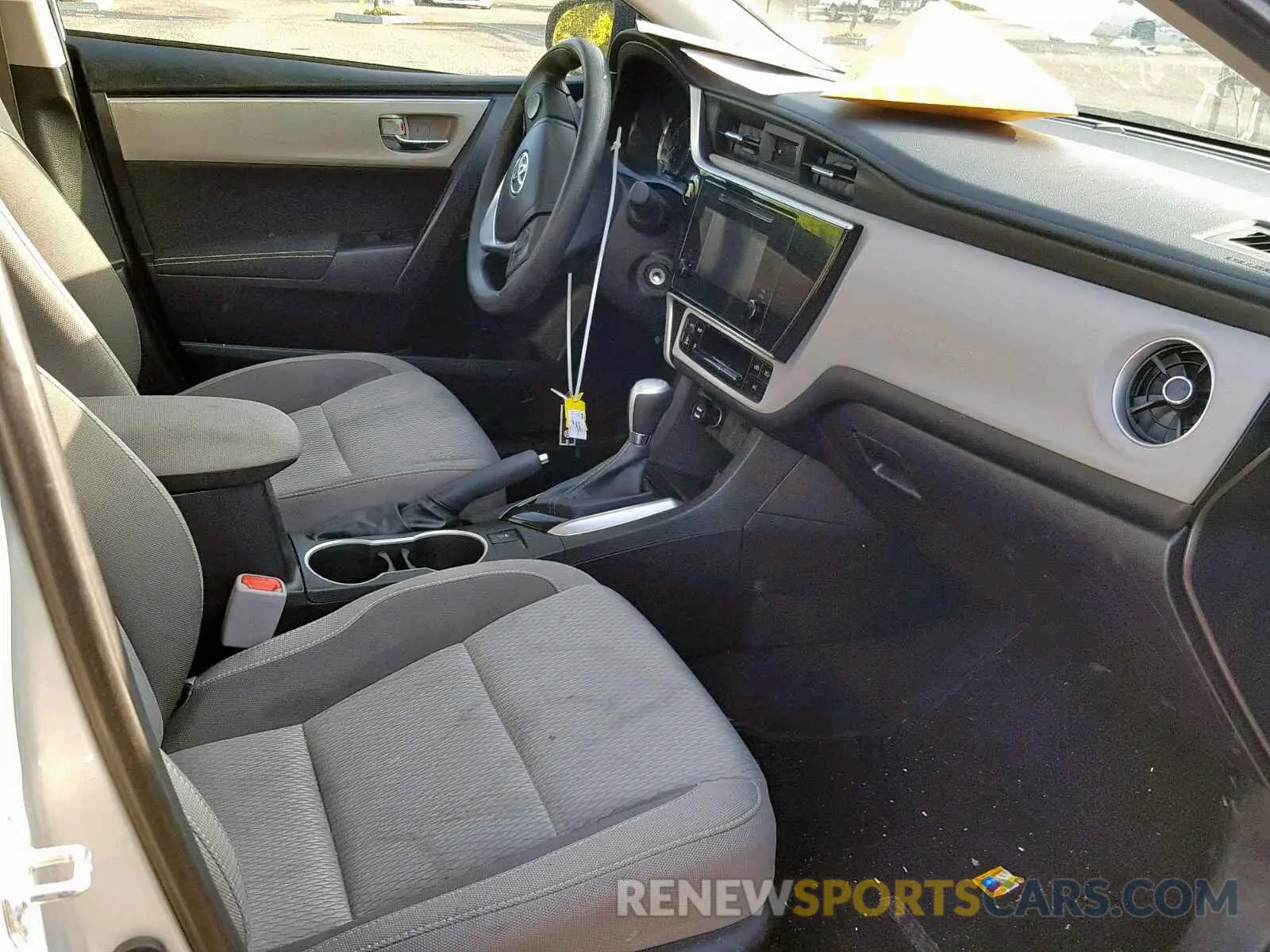 5 Photograph of a damaged car 5YFBURHE3KP901034 TOYOTA COROLLA 2019