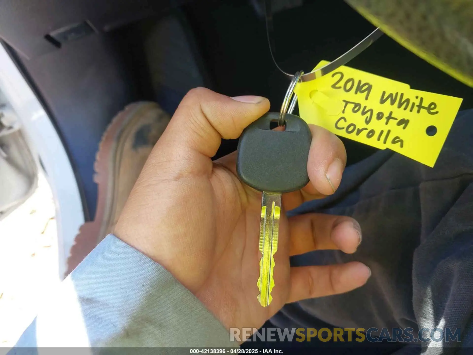 11 Photograph of a damaged car 5YFBURHE3KP902247 TOYOTA COROLLA 2019