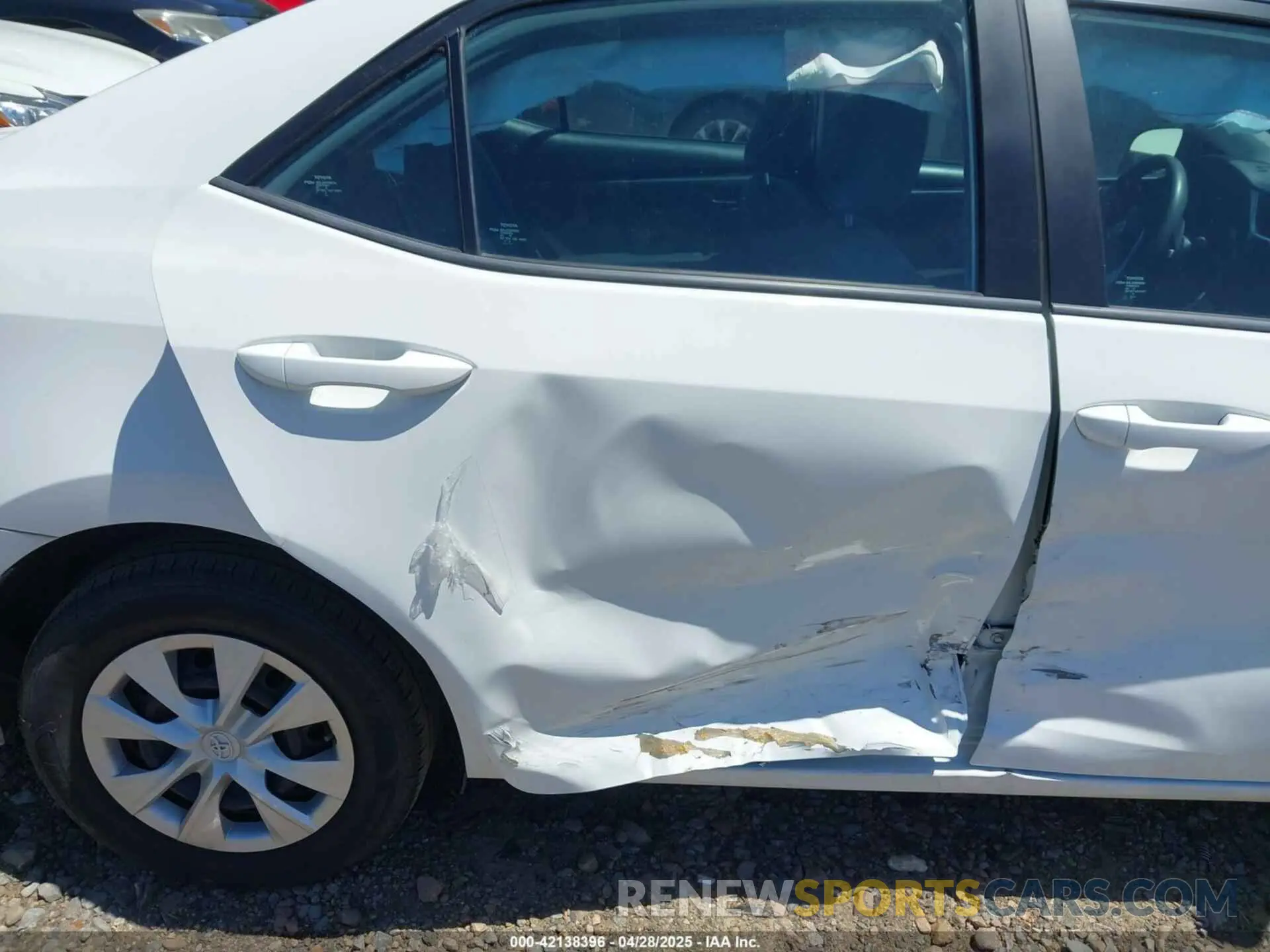 17 Photograph of a damaged car 5YFBURHE3KP902247 TOYOTA COROLLA 2019