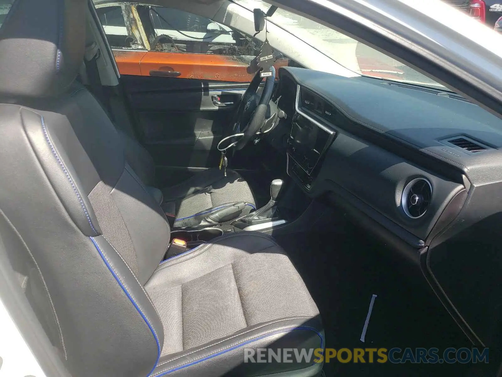 5 Photograph of a damaged car 5YFBURHE3KP908095 TOYOTA COROLLA 2019