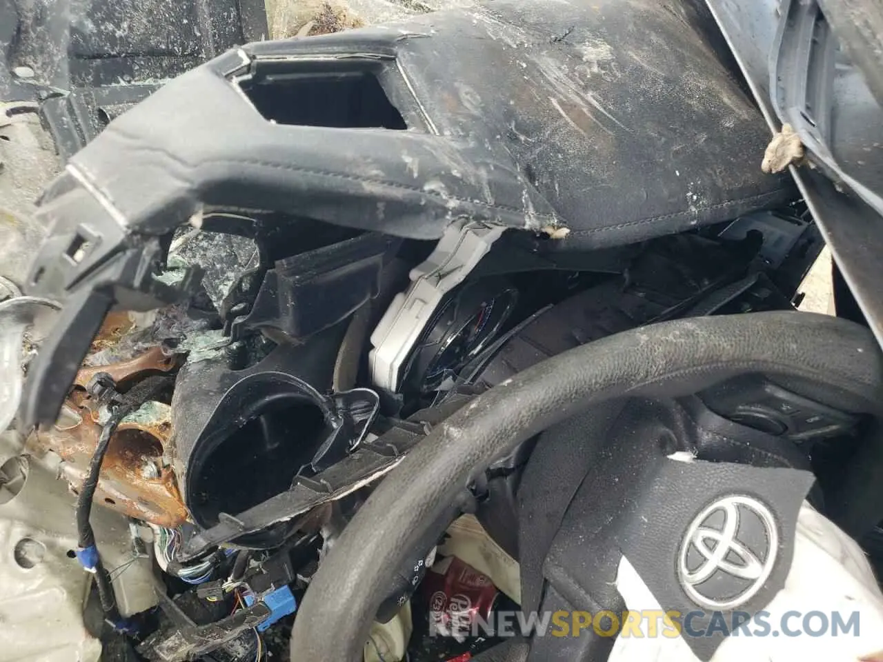 8 Photograph of a damaged car 5YFBURHE3KP941033 TOYOTA COROLLA 2019
