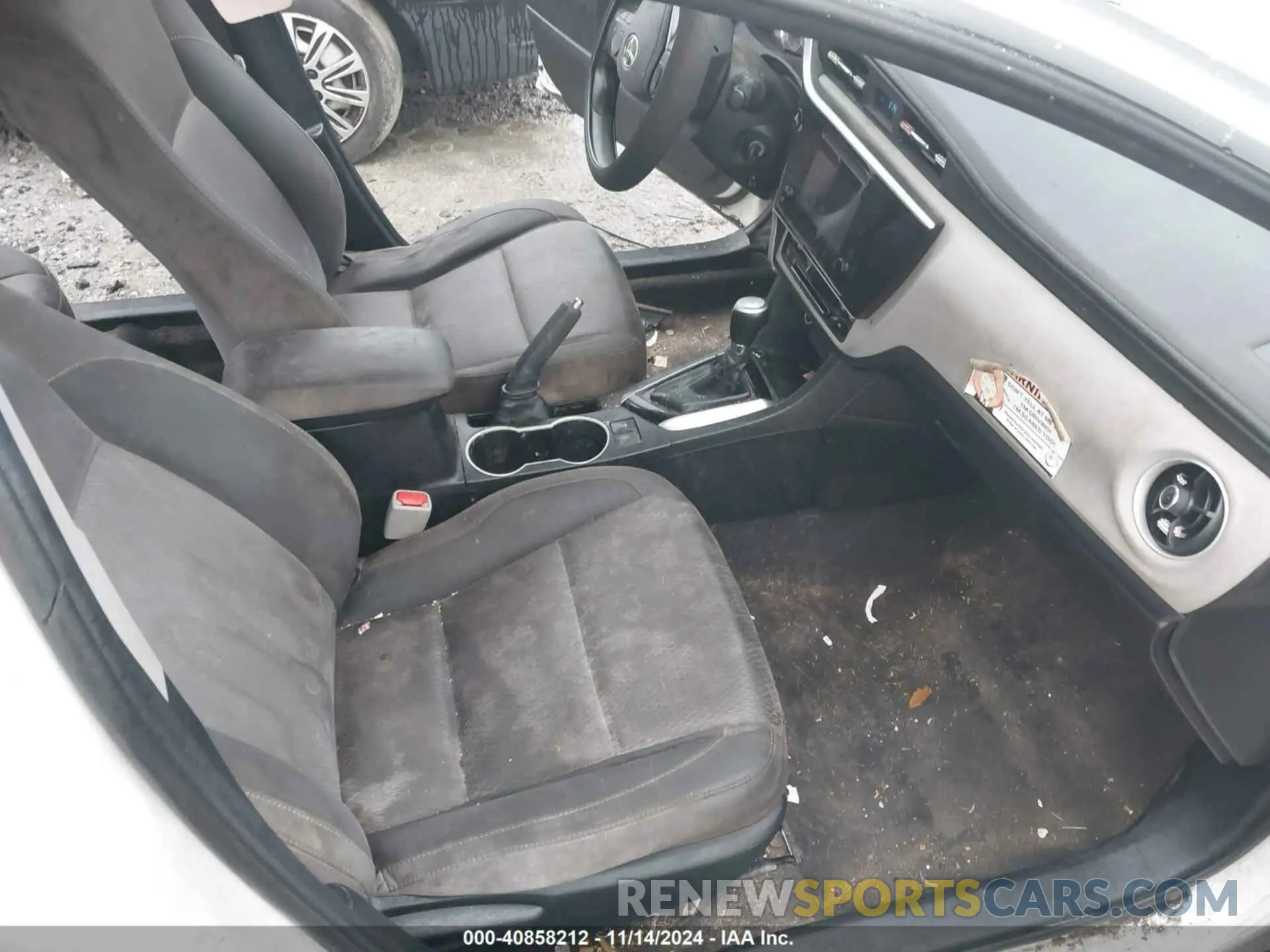 5 Photograph of a damaged car 5YFBURHE4KP861787 TOYOTA COROLLA 2019