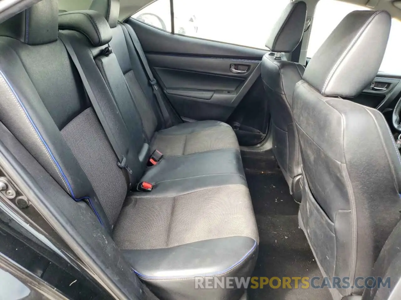 10 Photograph of a damaged car 5YFBURHE4KP863040 TOYOTA COROLLA 2019