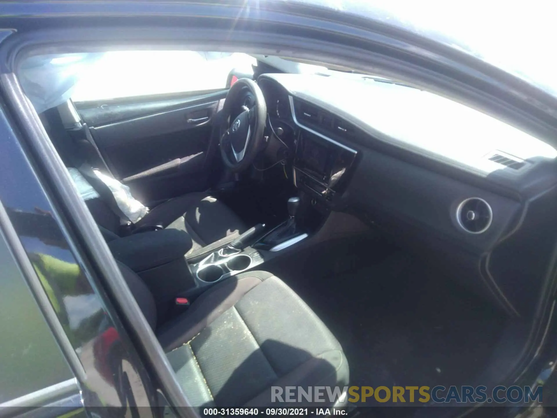 5 Photograph of a damaged car 5YFBURHE4KP863586 TOYOTA COROLLA 2019