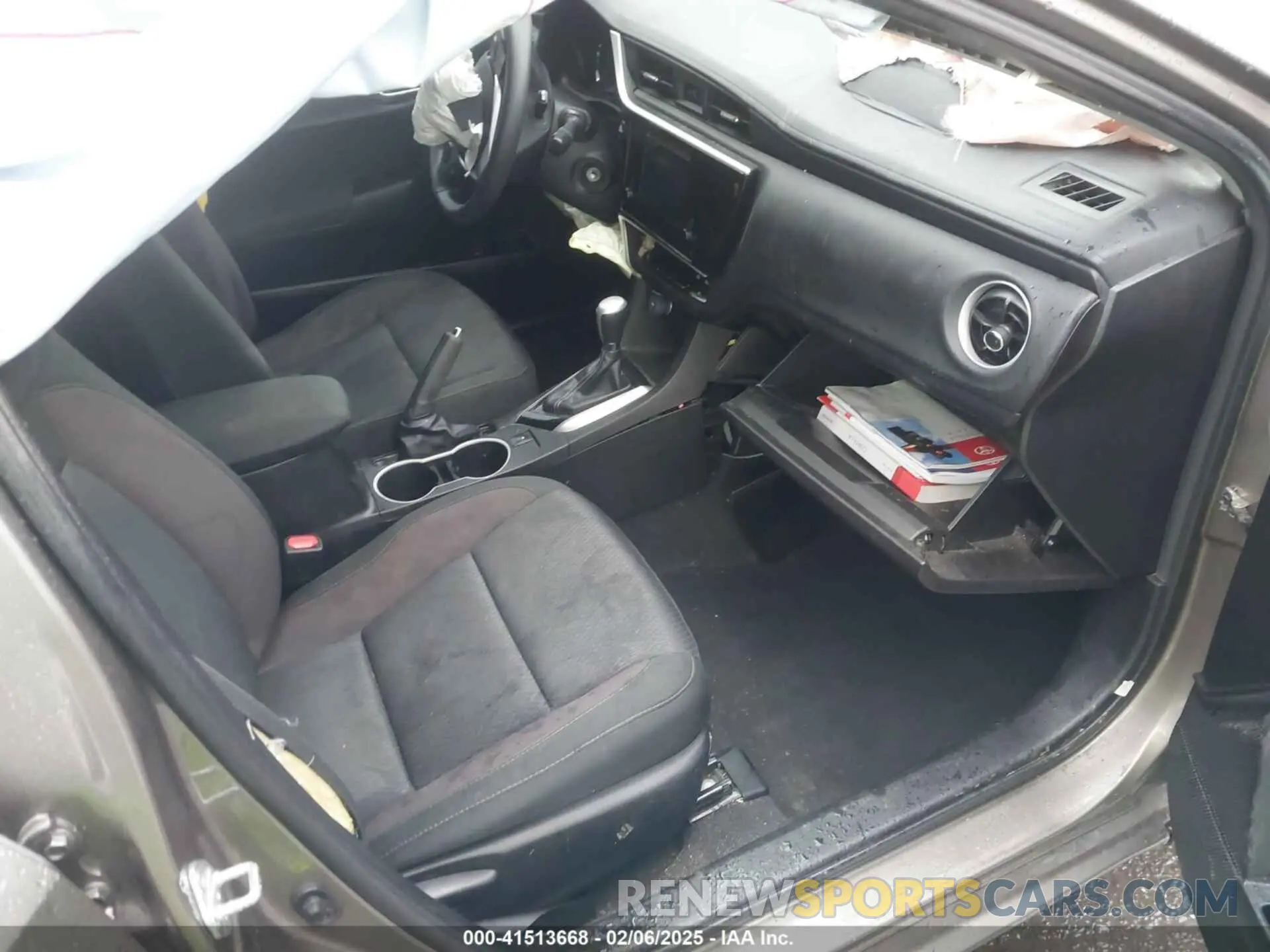 5 Photograph of a damaged car 5YFBURHE4KP865645 TOYOTA COROLLA 2019