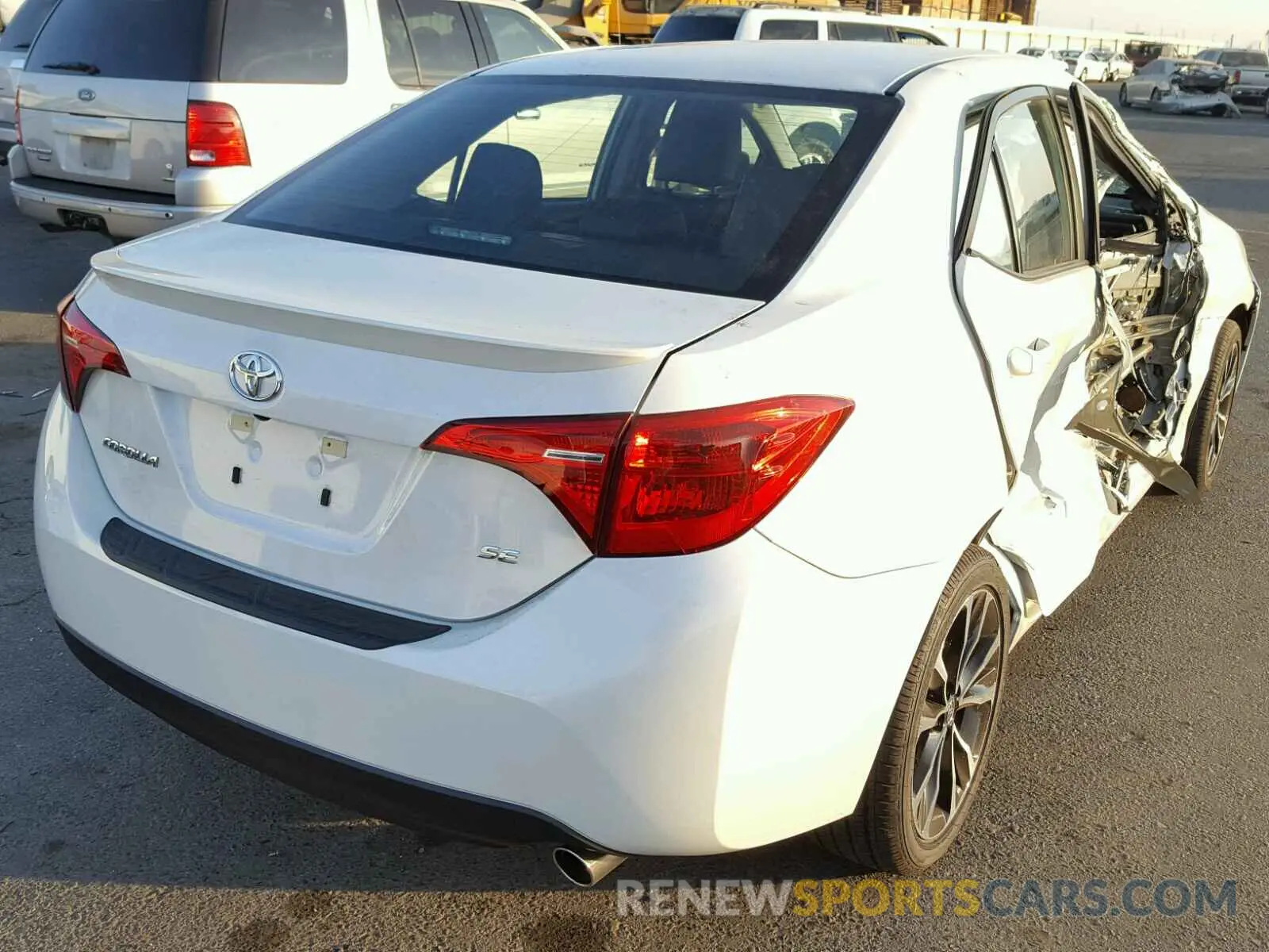 4 Photograph of a damaged car 5YFBURHE4KP870571 TOYOTA COROLLA 2019