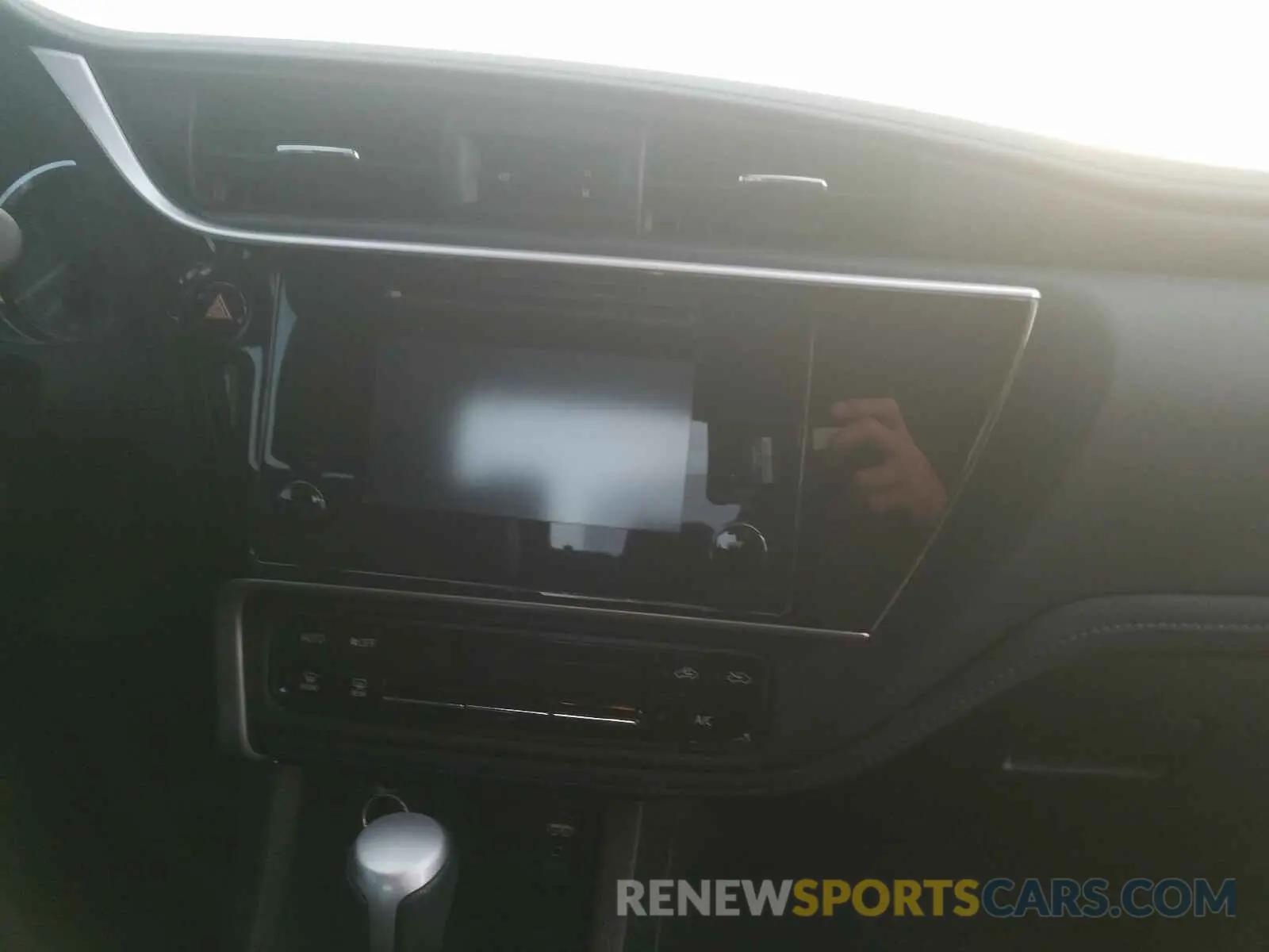 9 Photograph of a damaged car 5YFBURHE4KP880971 TOYOTA COROLLA 2019
