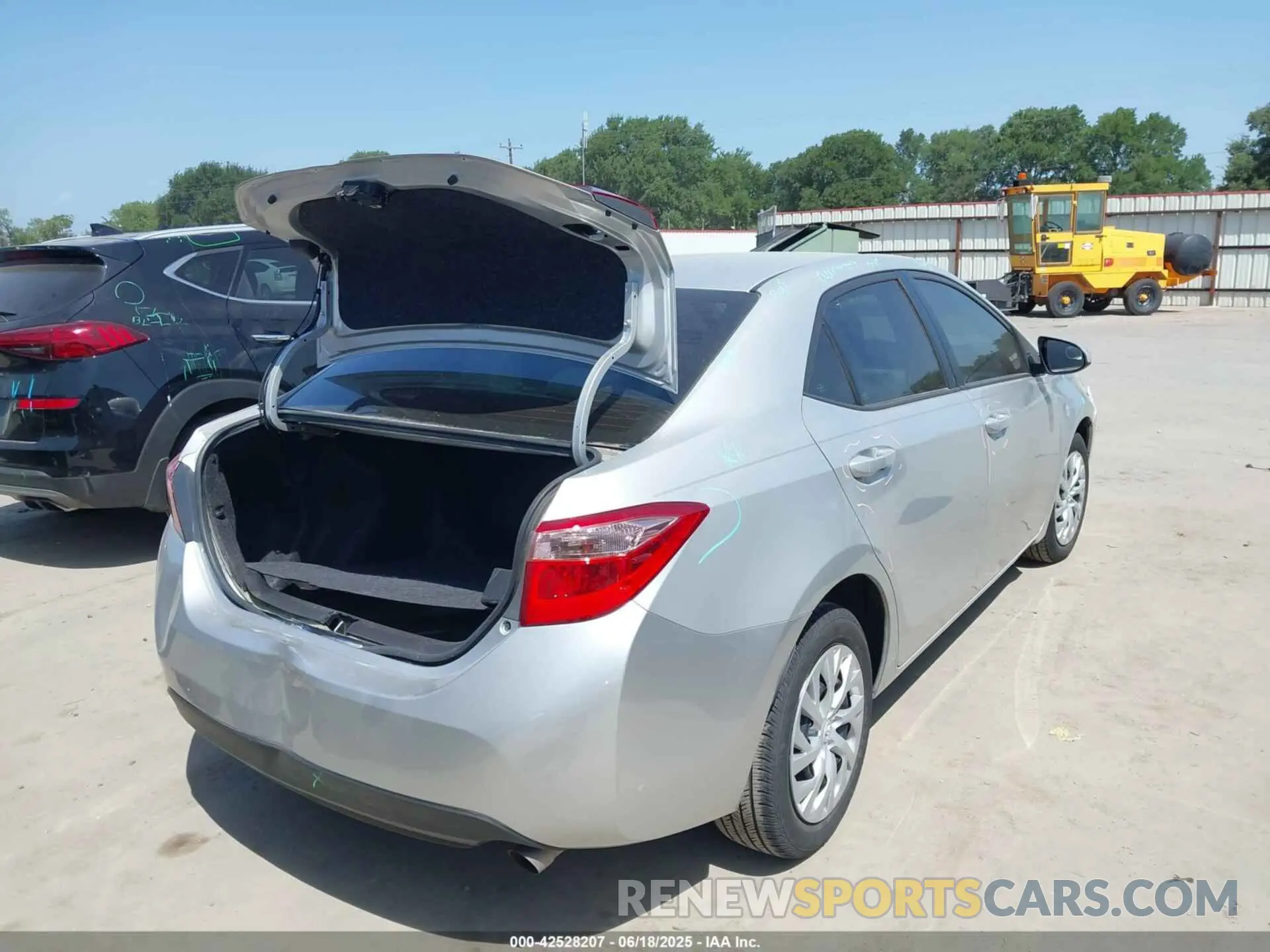 4 Photograph of a damaged car 5YFBURHE4KP881845 TOYOTA COROLLA 2019
