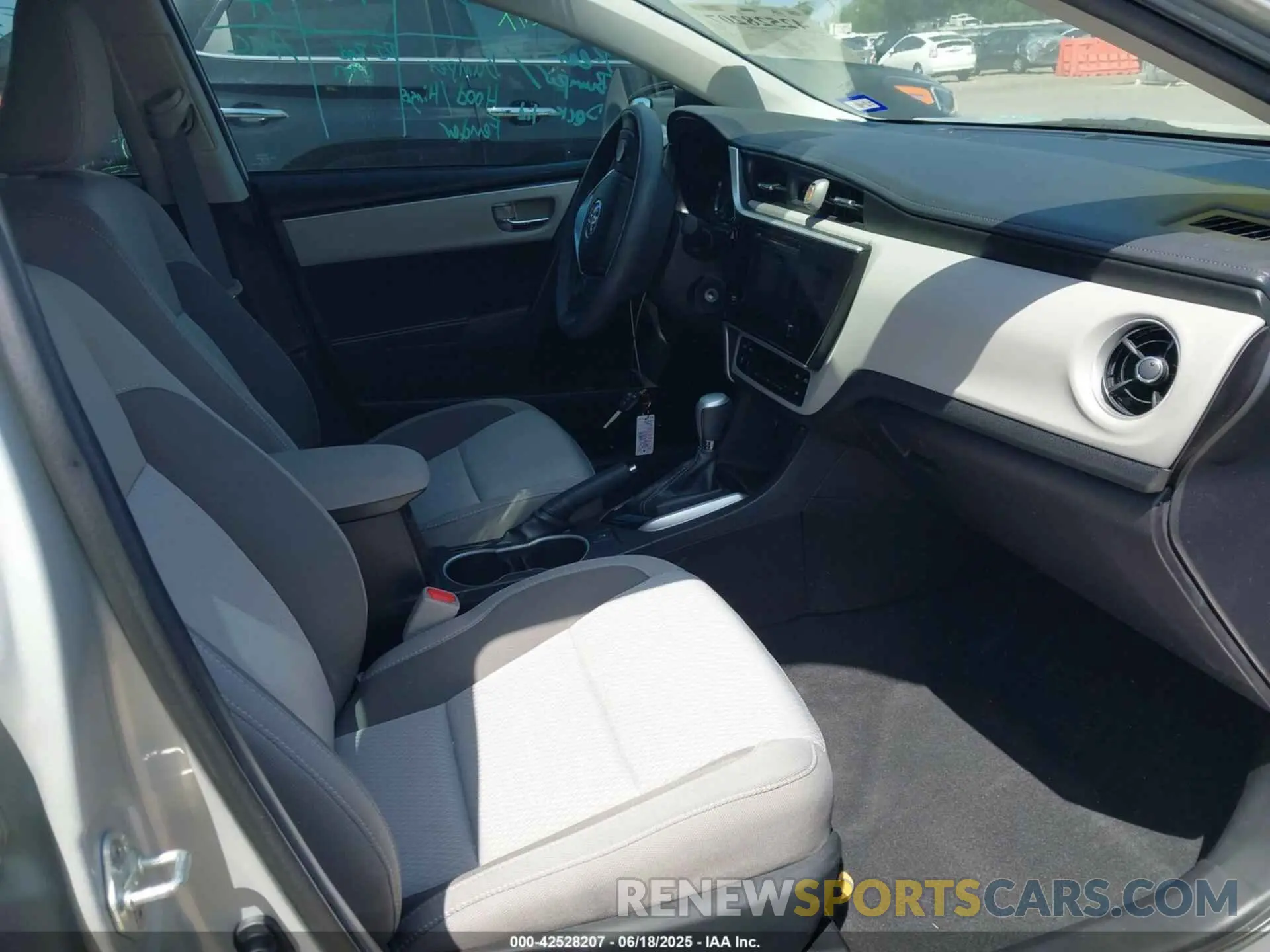 5 Photograph of a damaged car 5YFBURHE4KP881845 TOYOTA COROLLA 2019