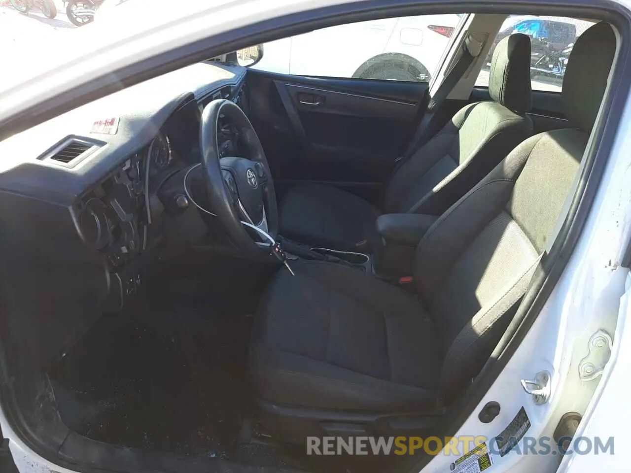 7 Photograph of a damaged car 5YFBURHE4KP885099 TOYOTA COROLLA 2019