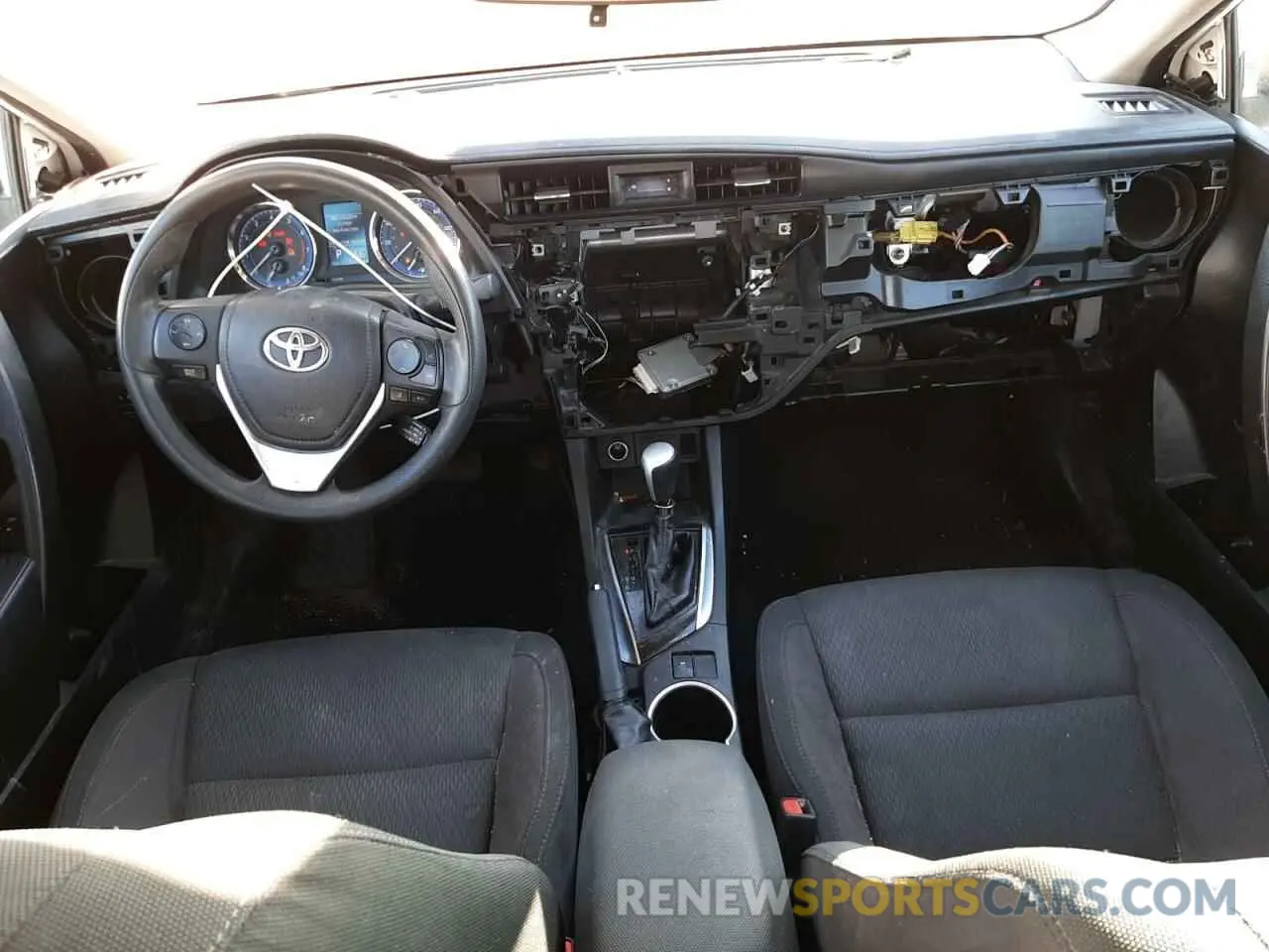 8 Photograph of a damaged car 5YFBURHE4KP885099 TOYOTA COROLLA 2019