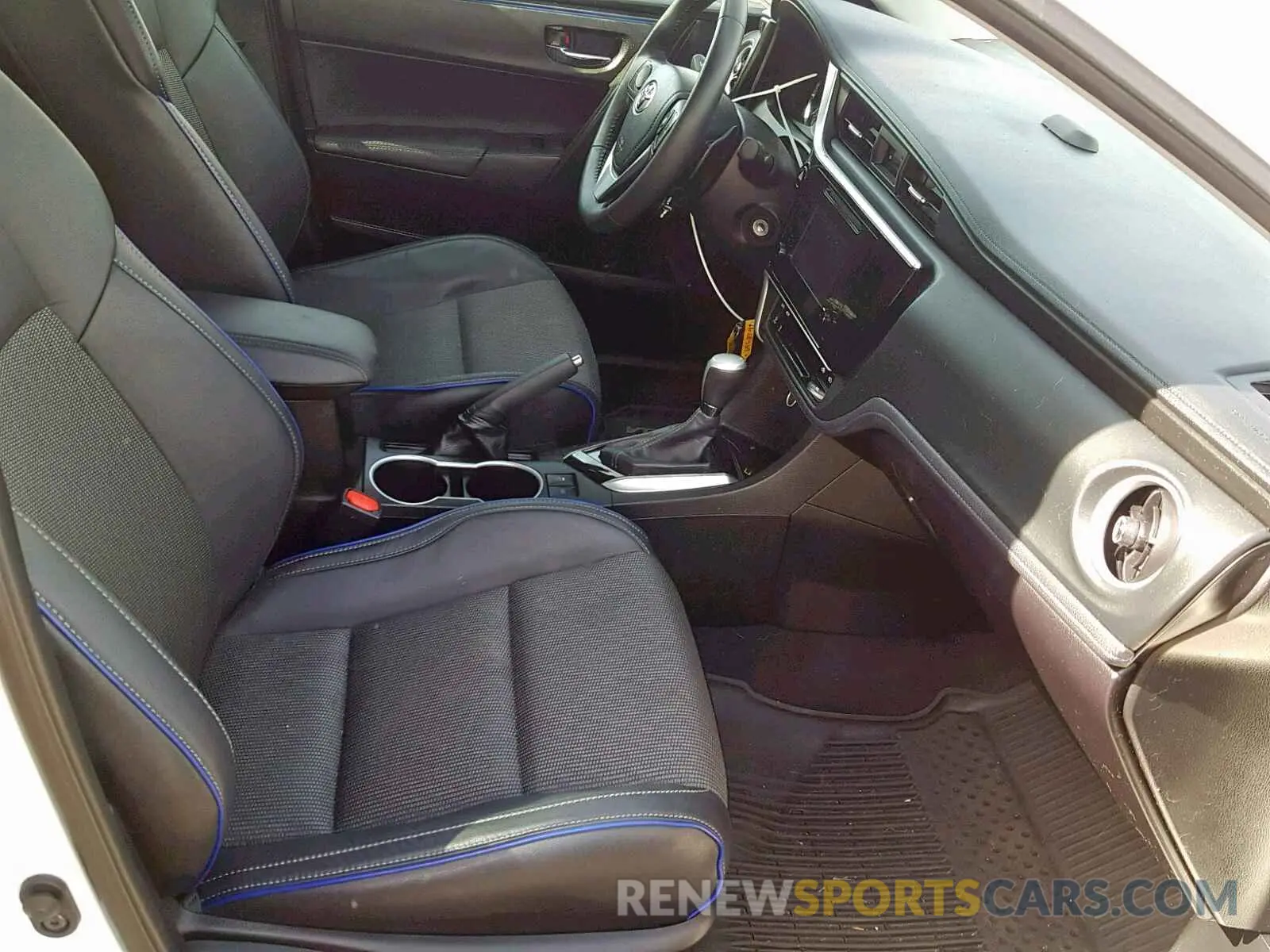 5 Photograph of a damaged car 5YFBURHE4KP895874 TOYOTA COROLLA 2019