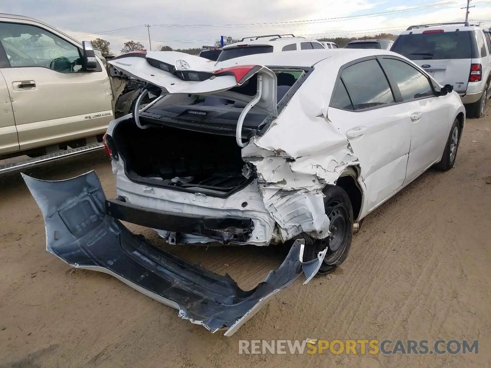 4 Photograph of a damaged car 5YFBURHE4KP913788 TOYOTA COROLLA 2019