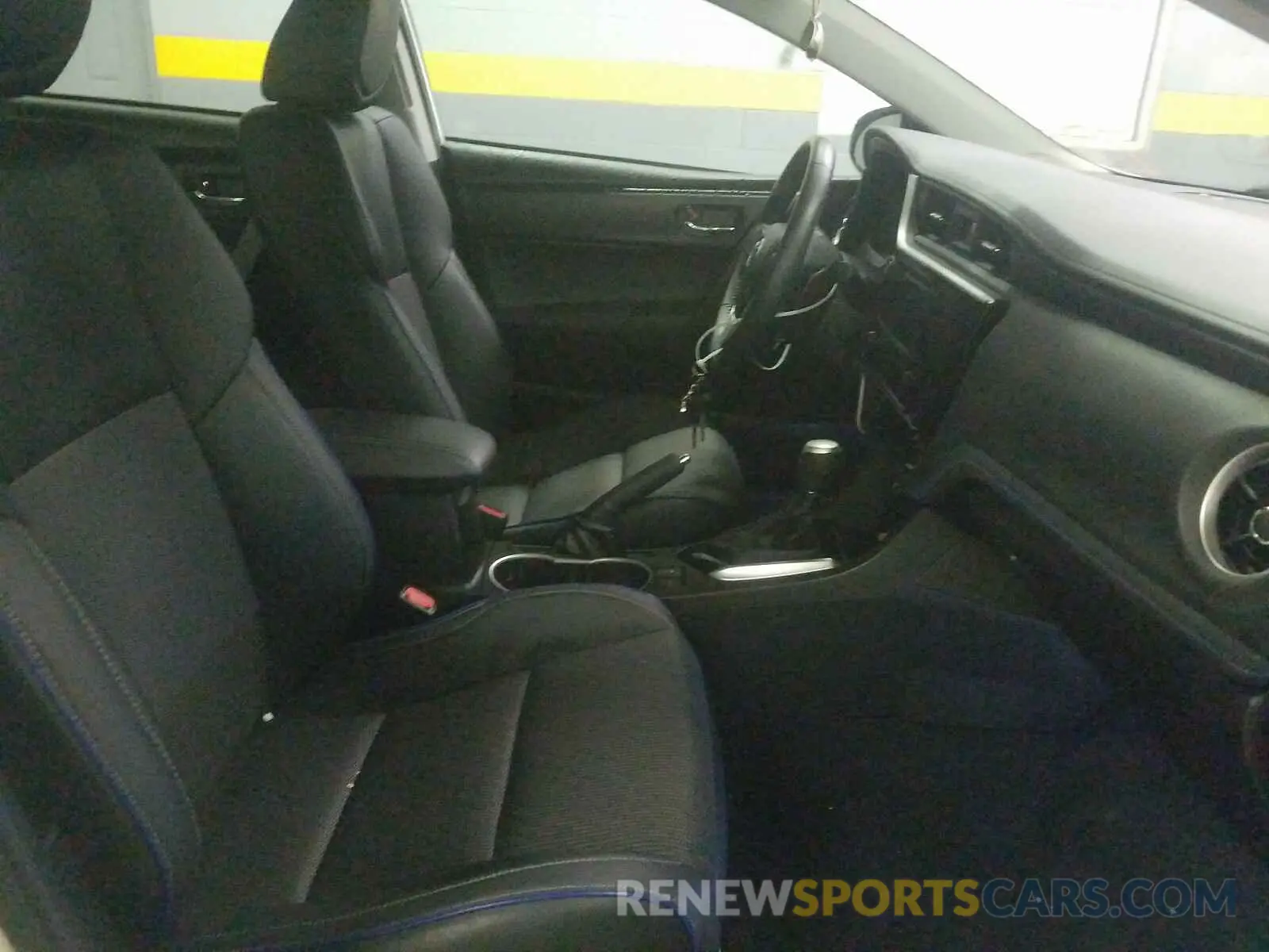 5 Photograph of a damaged car 5YFBURHE4KP916237 TOYOTA COROLLA 2019